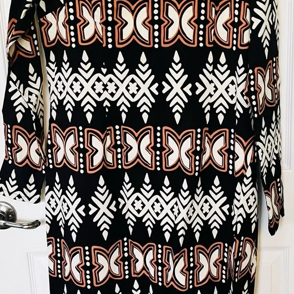 Black and White Casual Long Sleeve Dress with Bishop Sleeves - Picture 2 of 3